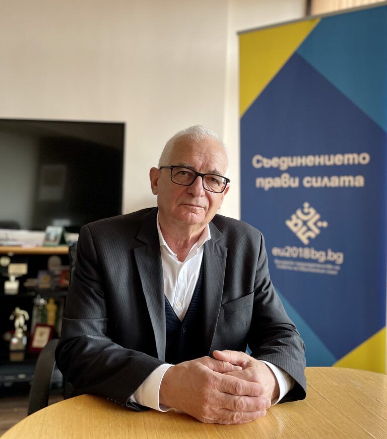 Областният управител на Кюстендил инж. Пандурски с официални благодарности Областният управител инж. Пандурски