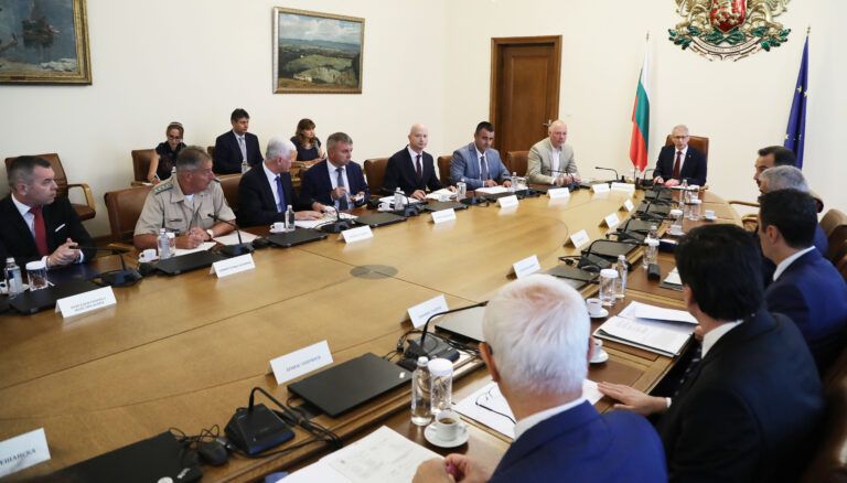 Съветът по сигурността към МС обсъди за „Лукойл“ заседание на министерски съвет