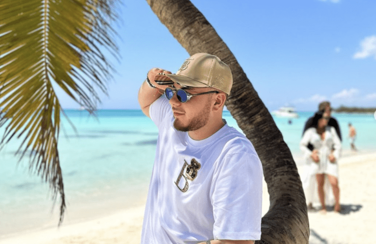 Торино певец