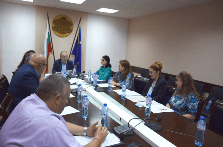 Областният управител проведе работна среща за изясняване собствеността на паметници на културата работна среща в областна администрация видин