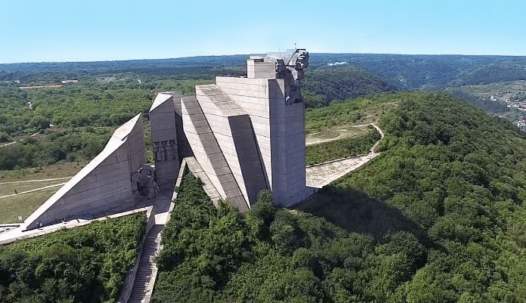 мемориален комплекс създатели на българската държава в шумен