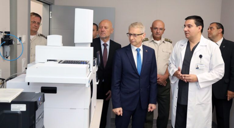 посещение на премиера във вма