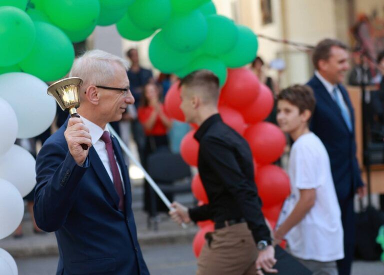 премиерът акад.денков даде старт на новата учебна година