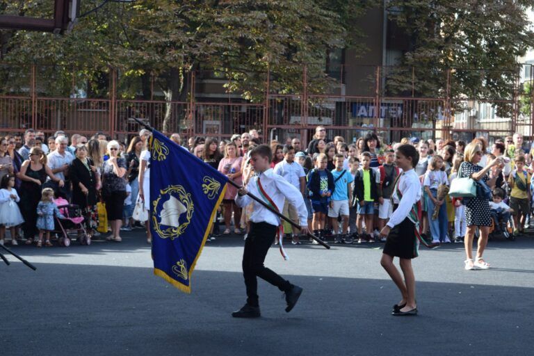 Пет нови паралелки с първокласници в бургаските училища 5 нови паралелки с първокласници в община бургас
