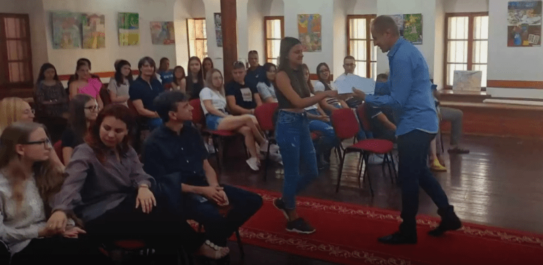 петър паунов връчи награди на участници в общински стипендии