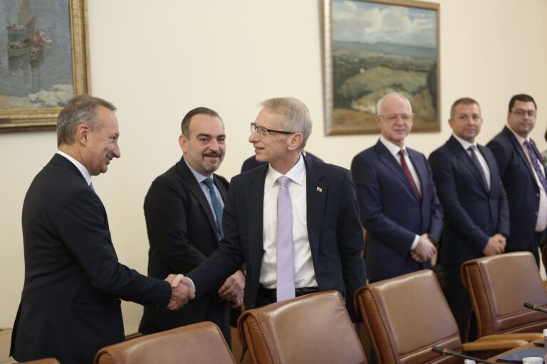 Премиерът и работодателите: Има алтернативи за работниците от въглищните региони среща с работниците от енергийния сектор