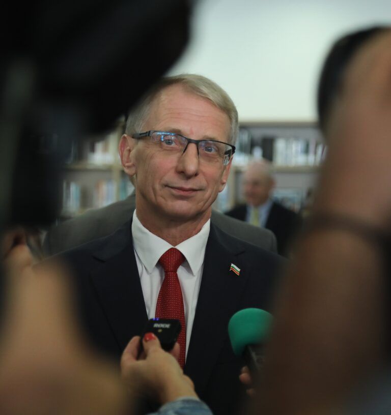 акад.николай денков в благоевград