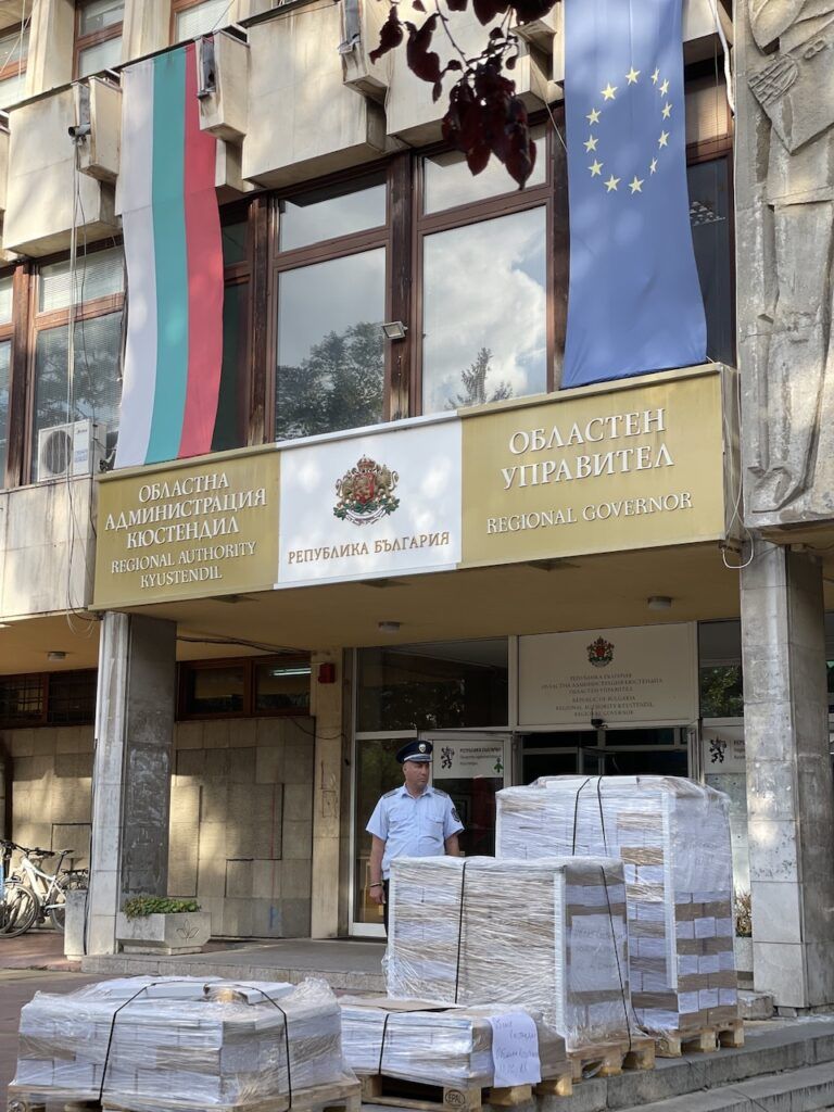 Доставиха бюлетините за местния вот в област Кюстендил доставяне на бюлетини в кюстендил