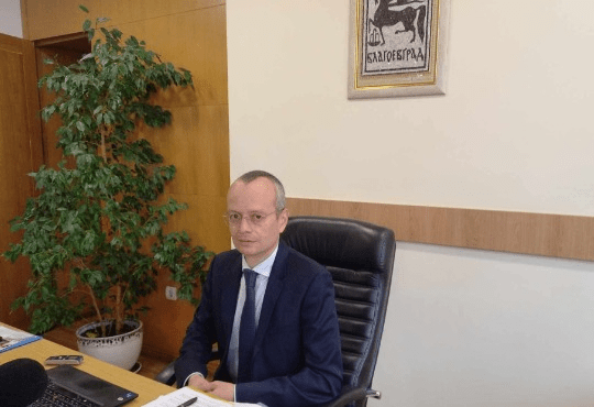 На тържествена сесия в Благоевград новоизбрания кмет и общински съветници положиха клетва методи байкушев-кмет на благоевград