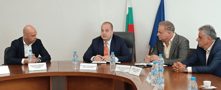 Областният управител на Пловдив се срещна с кметовете на общини от областта среща с кметове в областна администрация пловдив