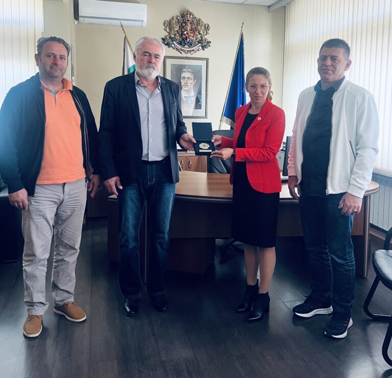 В Деня на будителите ПМГ „Акад. С. Корольов“ Благоевград получиха почетен плакет почетен плакет благоевград