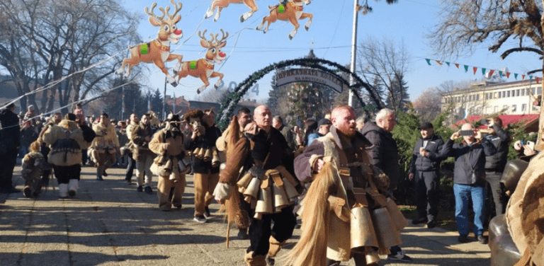 В Кюстендил над 300 кукери на карнавално шествие кукери на стефанов ден в кюстендил