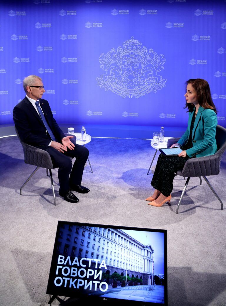 премиерът отговаря на въпроси във фейсбук