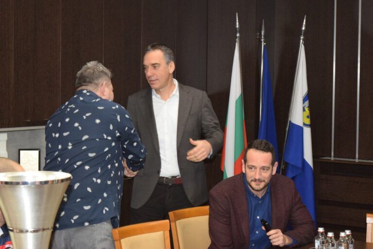 Бургас:Кметът предлага 20 000 лева финансова награда за волейболния клуб „Дея“ община бургас