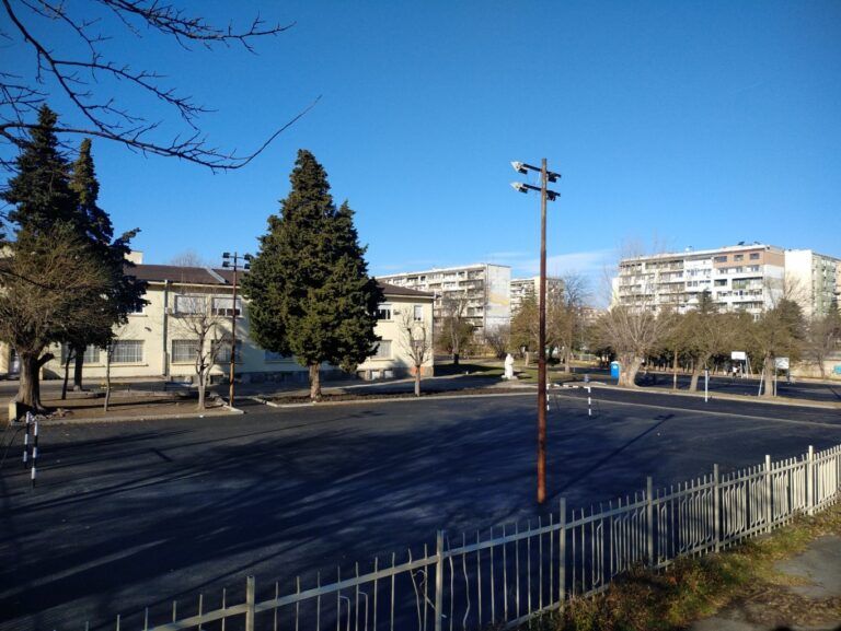 Бургас: Преасфалтираха двора на ОУ“Климент Охридски“ двора на оу климент охридски в бургас