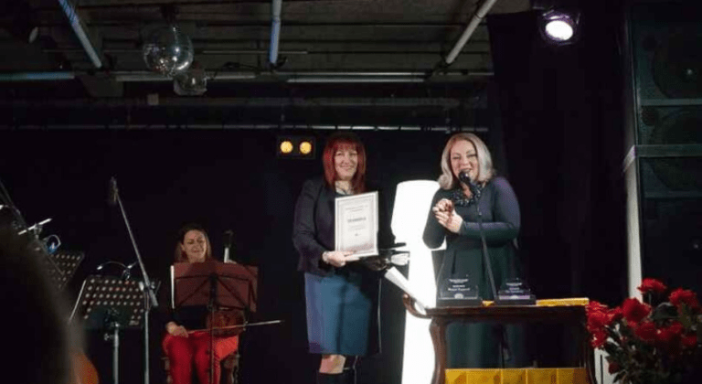 Смолян: Полицейски служител представи първият си сборник с разкази полицейски служител от смолян добрина ангелова