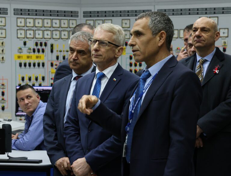 Премиерът Денков от АЕЦ „Козлодуй“: Очаквам плавен преход към неруско гориво премиерът в аец козлодуй