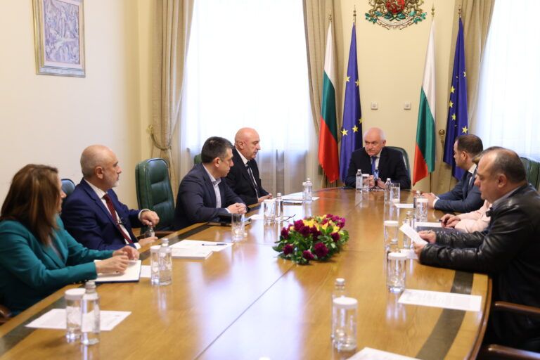 среща с премиера главчев в община малко търново