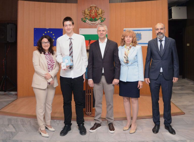 кметът на варна награди изявени ученици