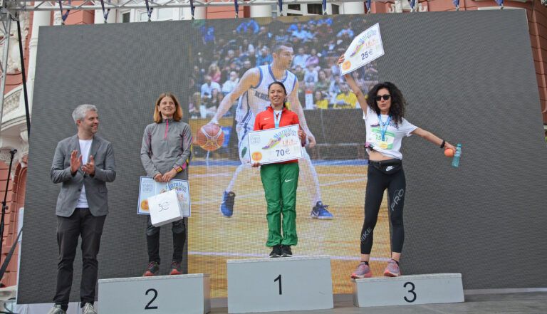 Кметът на Варна връчи награди на победители в „Маратон Варна“ награда победители маратон варна