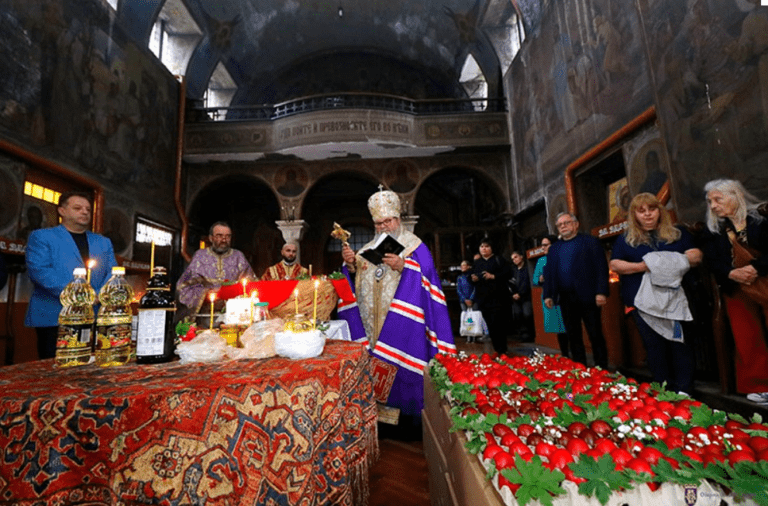 Близо 3000 великденски яйца бяха осветени навръх Велики Четвъртък в Старата столица велико търново чества великден