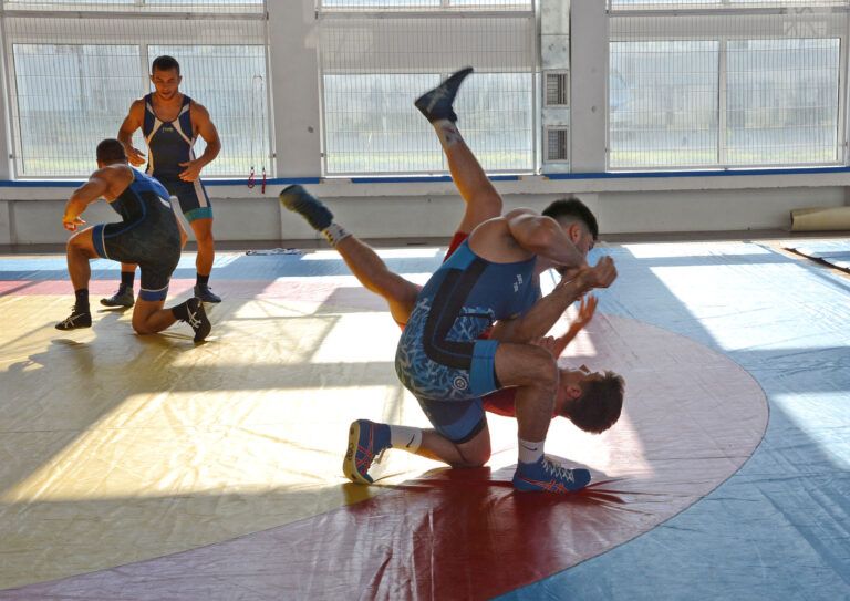 Кметът на Варна подари българското знаме на националите ни по борба преди да отпътуват за Олимпиадата в Париж национален отбор по борба