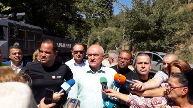 Два френски самолета се включват в гасенето на пожара на българо-гръцката граница премиерът главчев