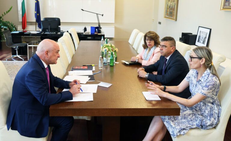 Премиерът Главчев и министри обсъдиха спешни мерки за “тапата” на „Дунав мост“ премиерът главчев