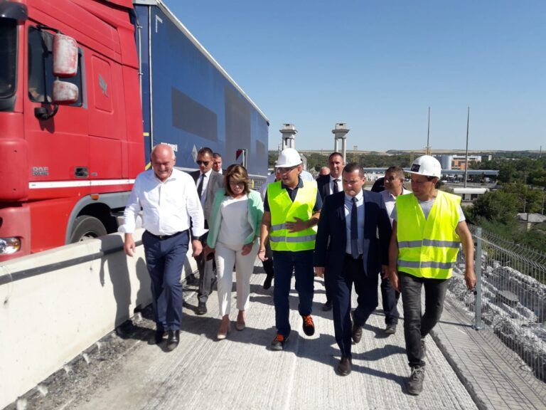 Премиерът Главчев поиска да се съкрати 2-годишния срок за ремонт на Дунав мост 1 инспектират дунав мост