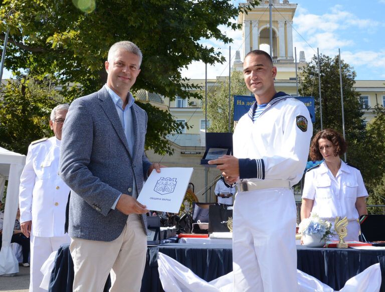 Варна: Кметът Благомир Коцев награди отличници от випуск 2024 на ВВМУ „Никола Вапцаров“ кмета на варна благомир коцев