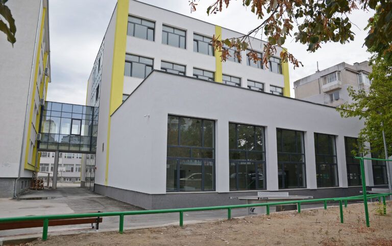 обновено училище найден геров във варна