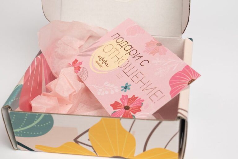 Използвайте копринено скрънчи и подарете здраве на косата си