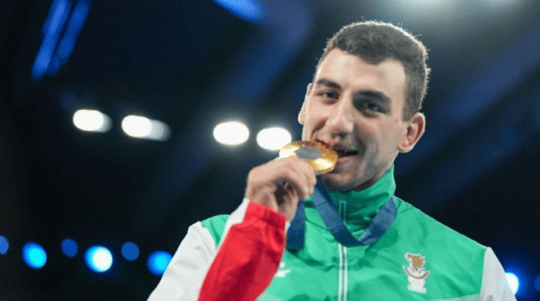 Олимпийският шампион в класическата борба до 87 кг – Семен Новиков, бе посрещнат от стотици българи на летище „София“ семен новиков