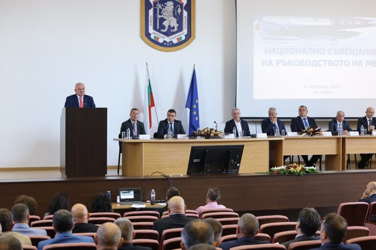 Премиерът Главчев към служителите на МВР: Абсолютно безкомпромисни бъдете, ако получите сигнал за опорочаване на вота министерски съвет