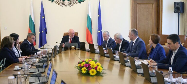 Всички дейности по подготовката на изборите вървят по график, докладваха министри на премиера Главчев министерски съвет