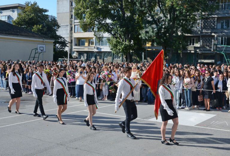 Варна: Кметът Благомир Коцев в първия учебен ден: Първото, което направих като кмет, бе да осигуря подкрепа за образователната система откриване на учебната година във варна