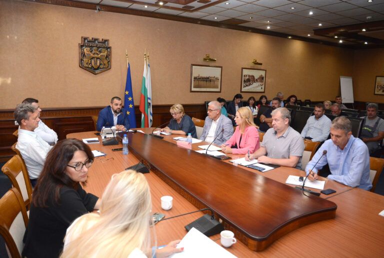 обновяват пешеходни зони около училищата във варна