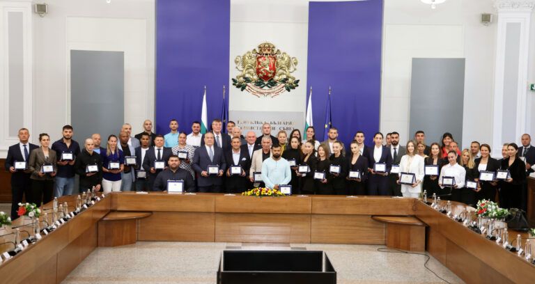 Премиерът Димитър Главчев награди българските олимпийци и паралимпийци премиерът награди българските олимпиици и параолимпиици