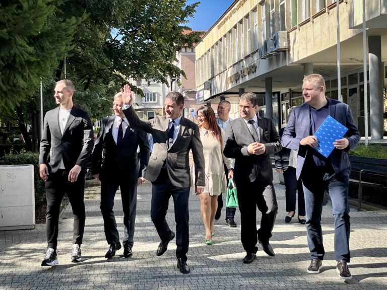 ГЕРБ – СДС регистрира листата си в област Кюстендил регистрация на листа герб-сдс област кюстендил