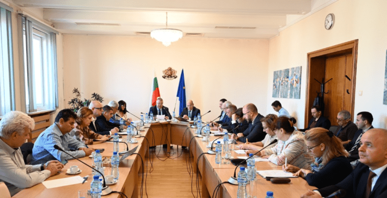 Обмислят въвеждане на адекватна работна заплата у нас работна среща мтсп