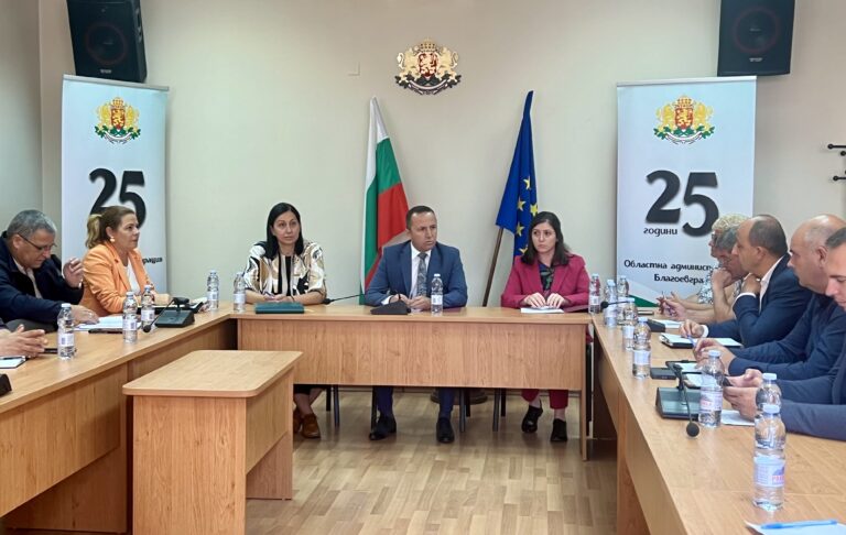 Благоевград: Областният управител организира среща във връзка с почистване на речните корита и дерета работна среща областен управител благоевград