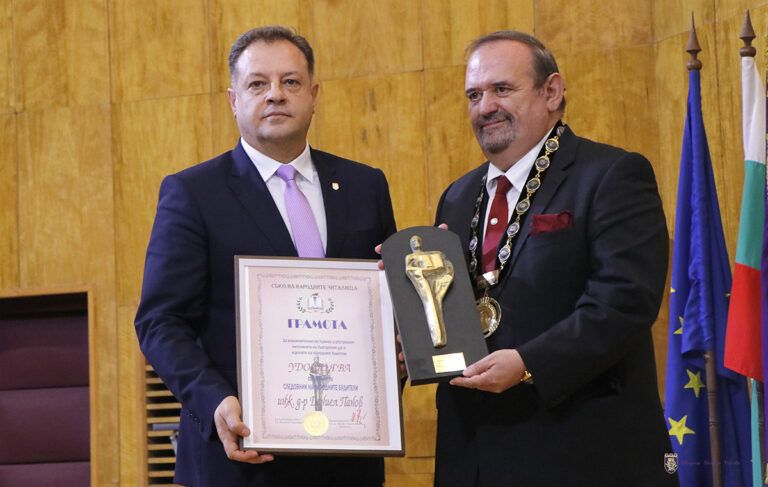Велико Търново: Кметът бе удостоен със званието „Следовник на народните будители“ кмет велико търново