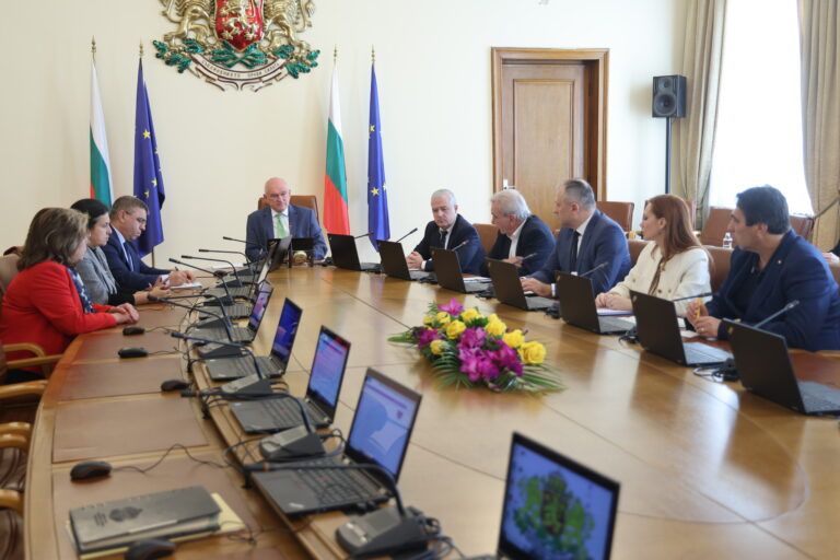 Проверяват машините за гласуване преди вота среща избори