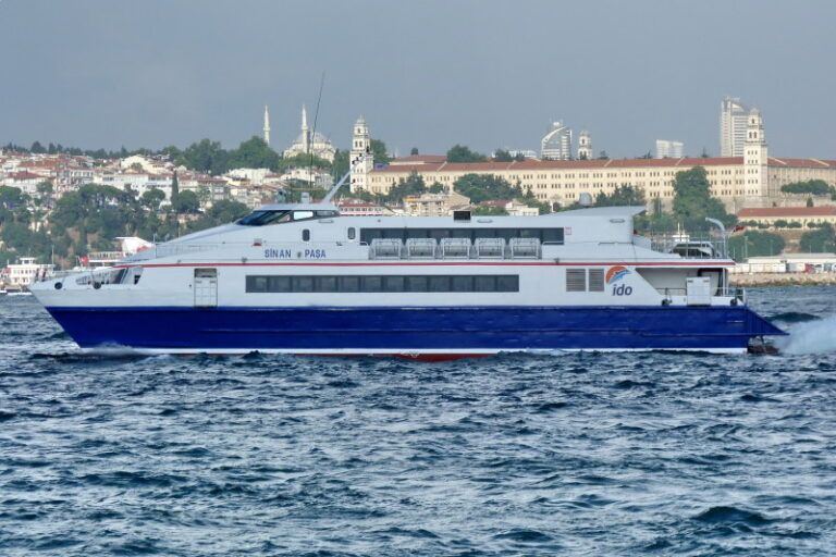 Скоростен катамаран тръгва между Бургас и Истанбул скоростен катамаран