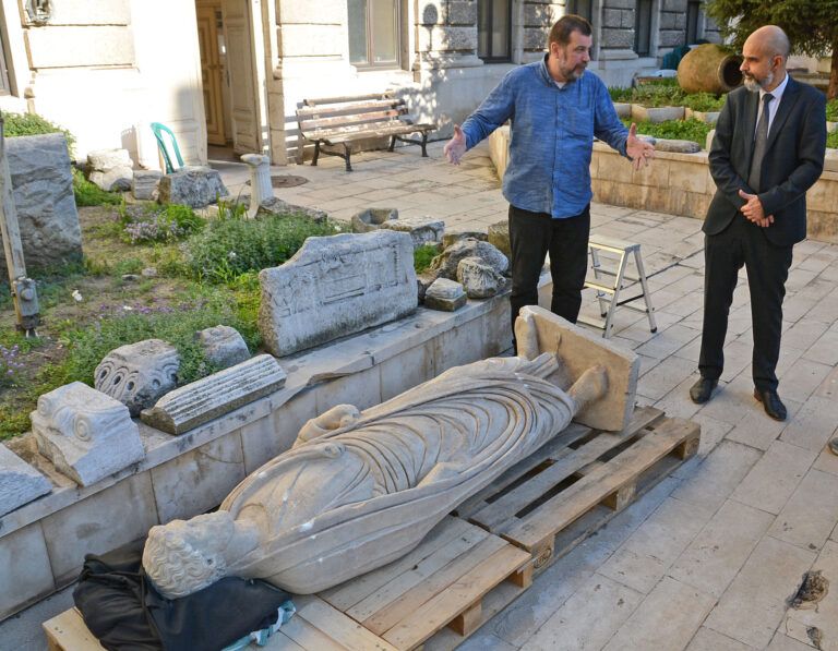 Варна: Мраморна скулптура от античния Одесос беше открита при изкопни работи открита мраморна скулптура във варна