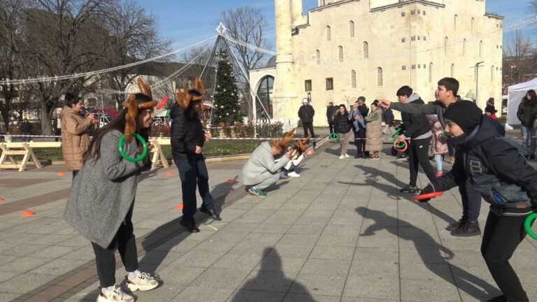 Разград: Четири отбора участваха в „Семейни коледни игри” семейни коледни игри в разград