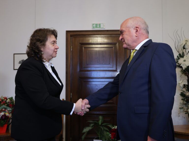 премиерът денков