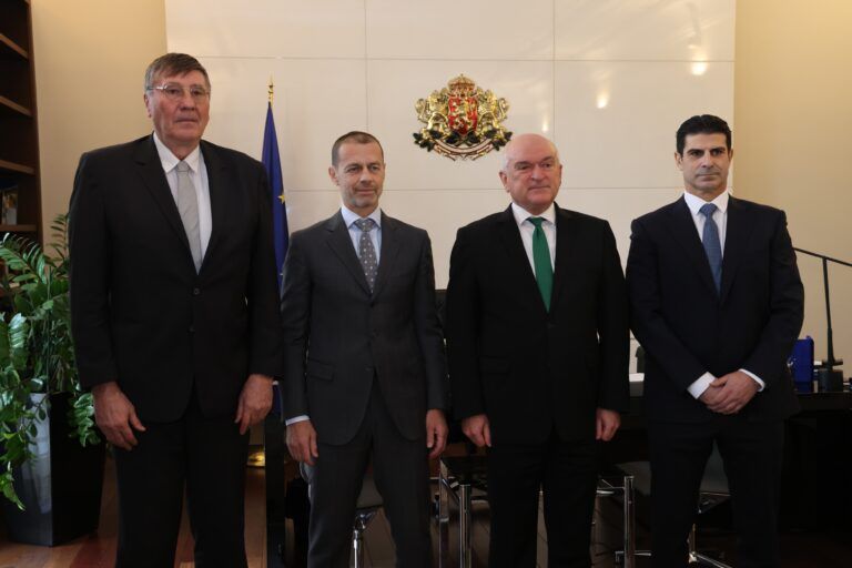 премиерът се срещна с представители на уефа