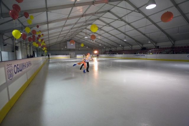 Варна: Започва записването за безплатно начално обучение по кънки на лед и хокей на лед тренировки по кънки на лед