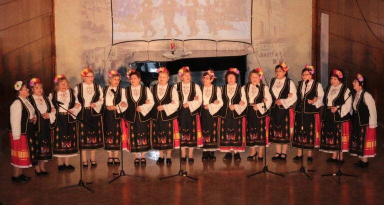 В Шумен обновяват състава на Ансамбъла за народни песни в шумен обновяват ансамбъла за народни песни и танци